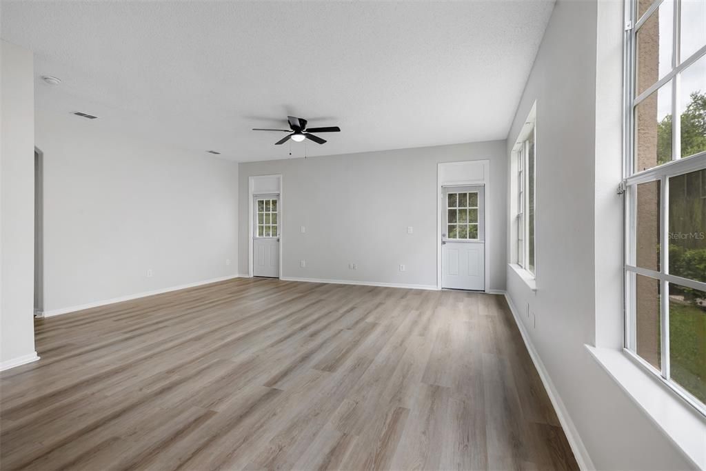 For Sale: $410,000 (4 beds, 2 baths, 1941 Square Feet)