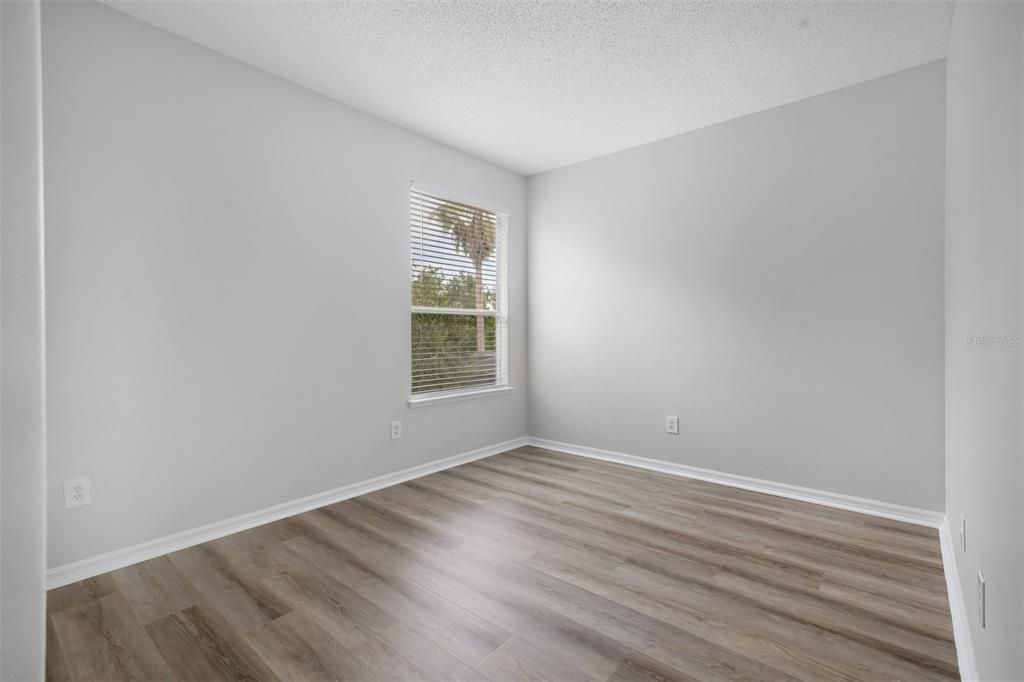 For Sale: $410,000 (4 beds, 2 baths, 1941 Square Feet)