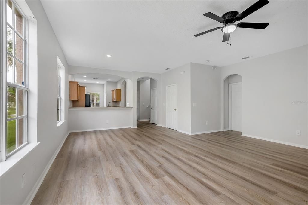For Sale: $410,000 (4 beds, 2 baths, 1941 Square Feet)