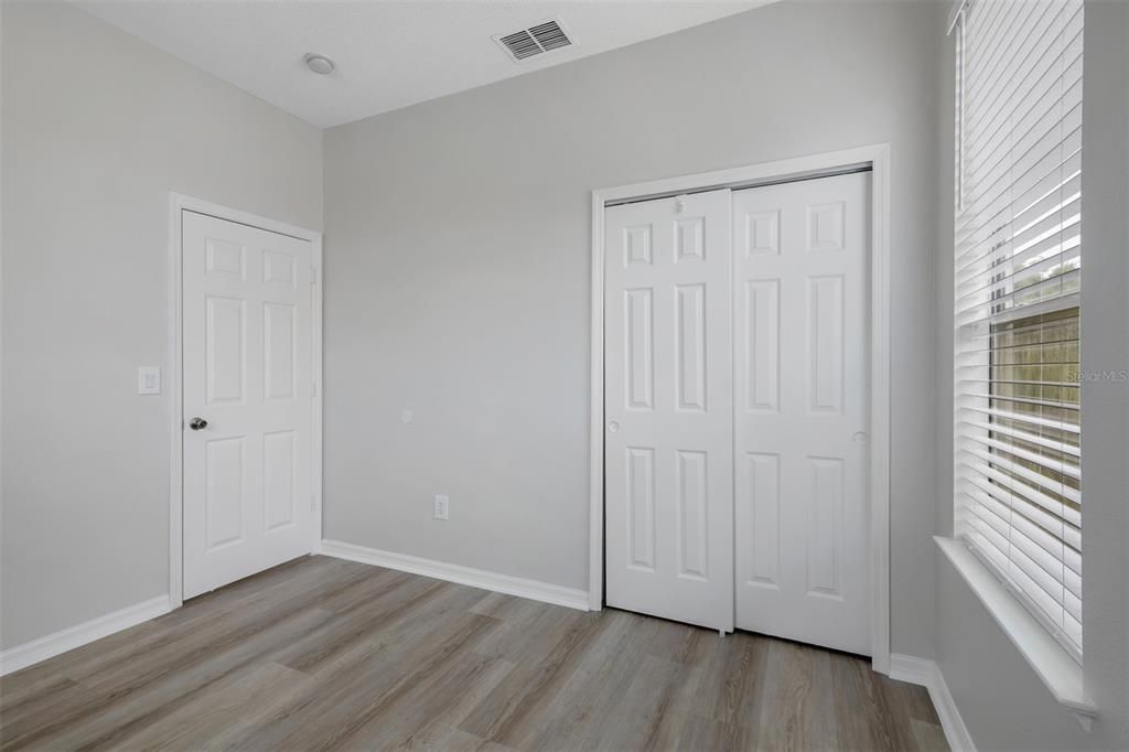 For Sale: $410,000 (4 beds, 2 baths, 1941 Square Feet)
