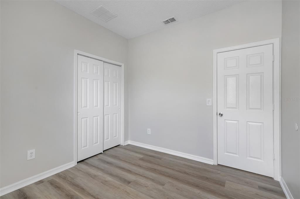 For Sale: $410,000 (4 beds, 2 baths, 1941 Square Feet)