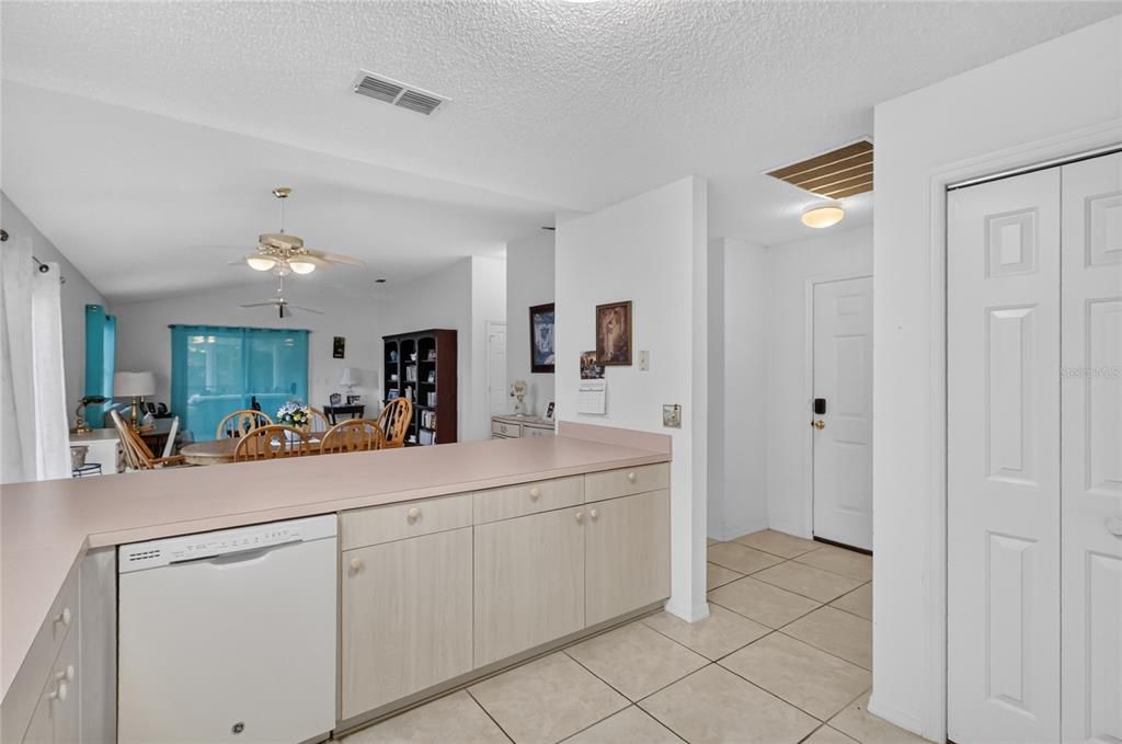 For Rent: $1,600 (2 beds, 2 baths, 1098 Square Feet)