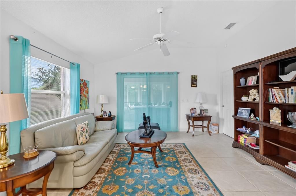 For Rent: $1,600 (2 beds, 2 baths, 1098 Square Feet)