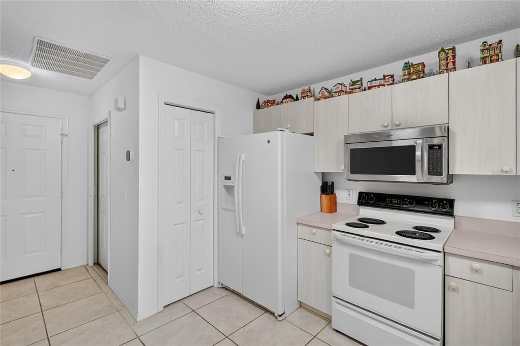 For Rent: $1,600 (2 beds, 2 baths, 1098 Square Feet)