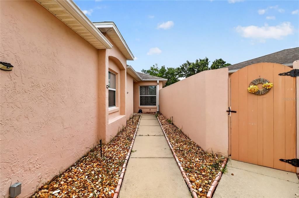 For Rent: $1,600 (2 beds, 2 baths, 1098 Square Feet)