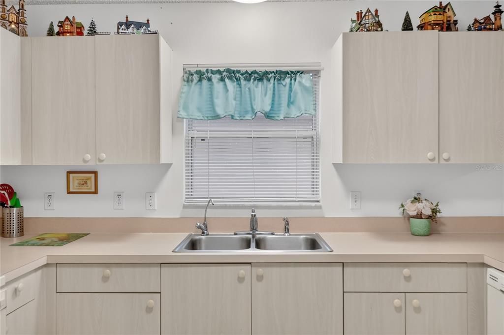 For Rent: $1,600 (2 beds, 2 baths, 1098 Square Feet)