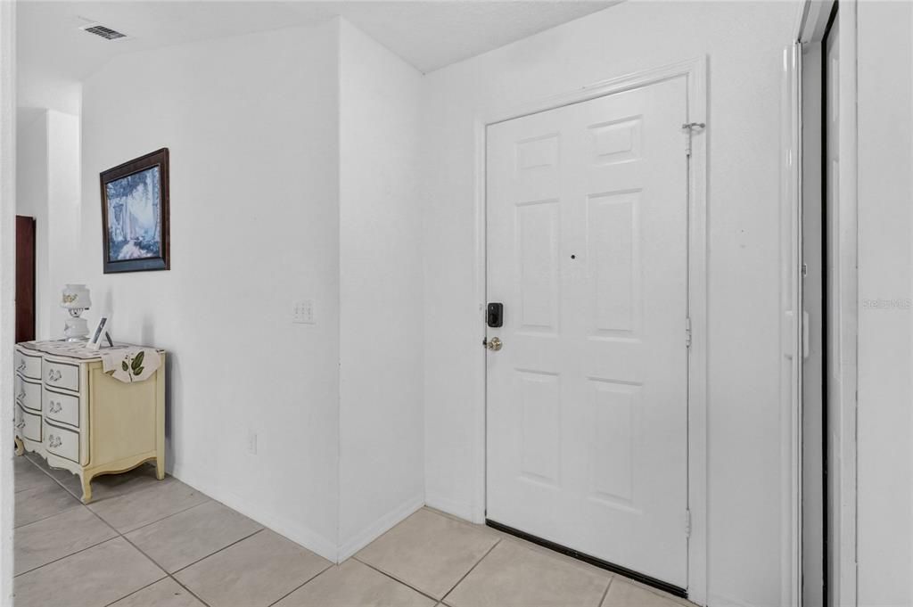 For Rent: $1,600 (2 beds, 2 baths, 1098 Square Feet)