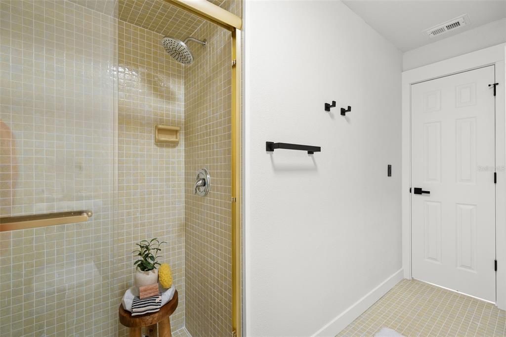 For Sale: $279,000 (3 beds, 2 baths, 1555 Square Feet)