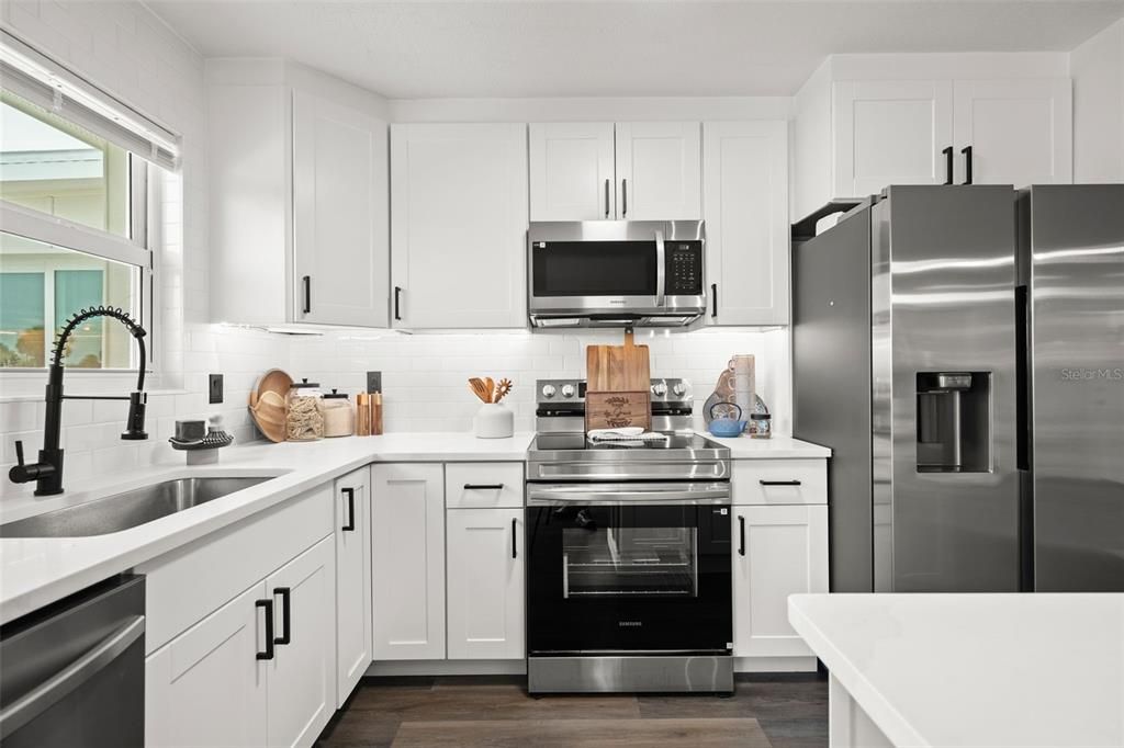 For Sale: $279,000 (3 beds, 2 baths, 1555 Square Feet)