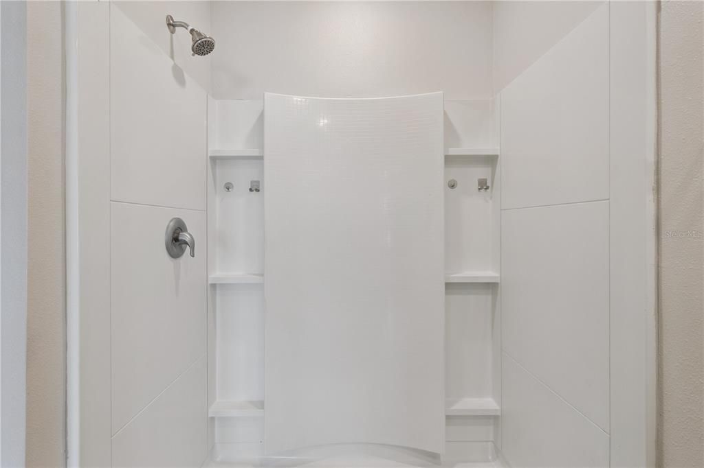 En Venta: $285,000 (4 camas, 2 baños, 1852 Pies cuadrados)