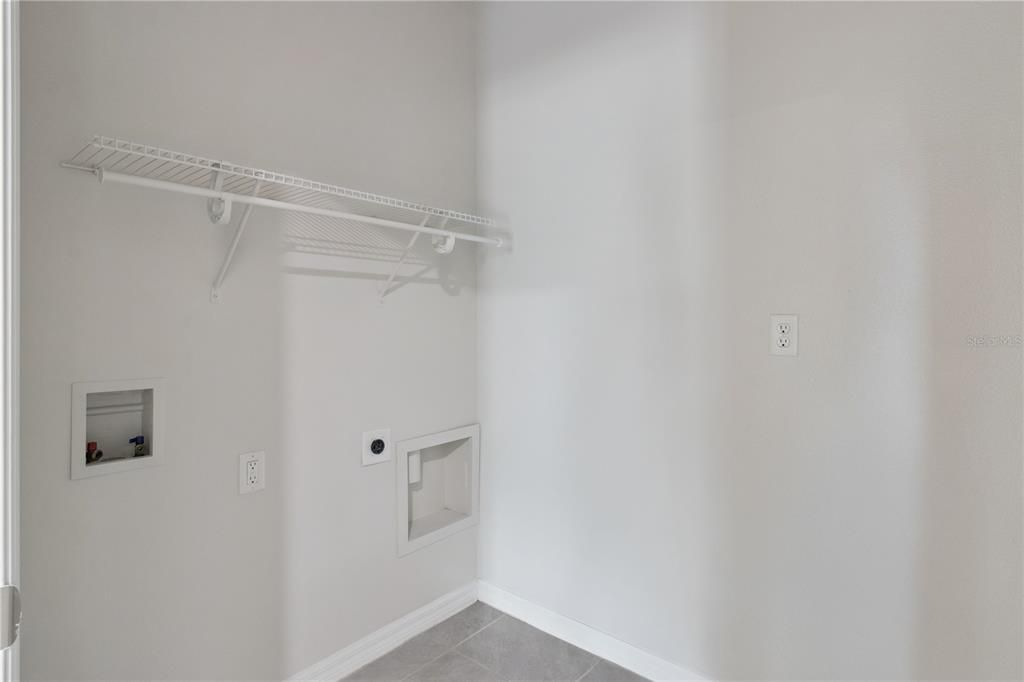 En Venta: $285,000 (4 camas, 2 baños, 1852 Pies cuadrados)