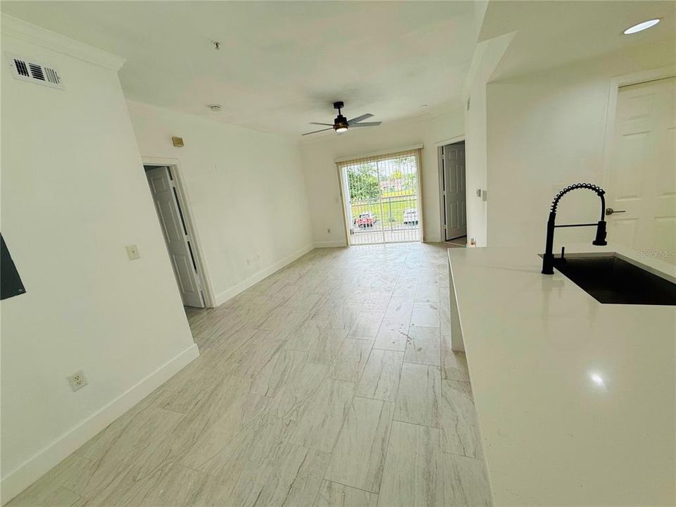 For Rent: $1,995 (2 beds, 2 baths, 947 Square Feet)