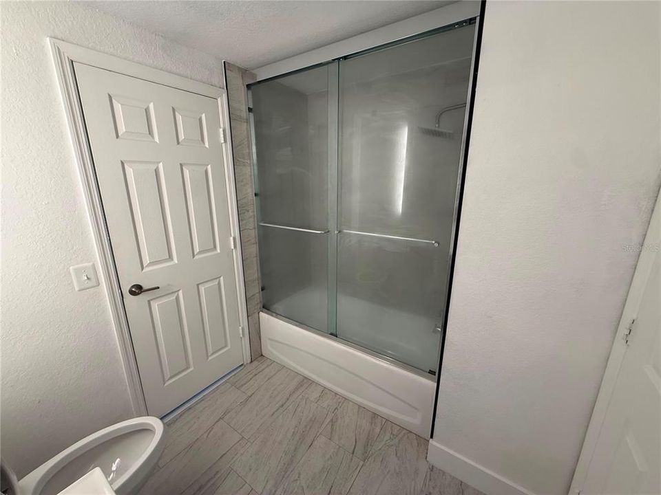For Rent: $1,995 (2 beds, 2 baths, 947 Square Feet)