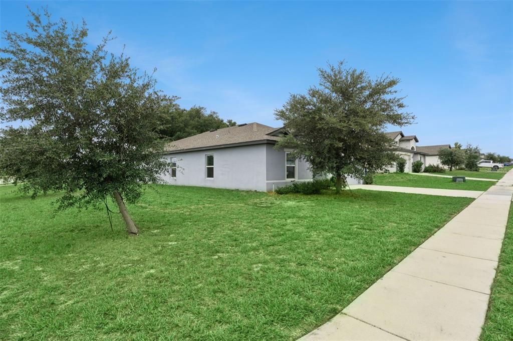 Activo con contrato: $335,000 (5 camas, 3 baños, 1944 Pies cuadrados)