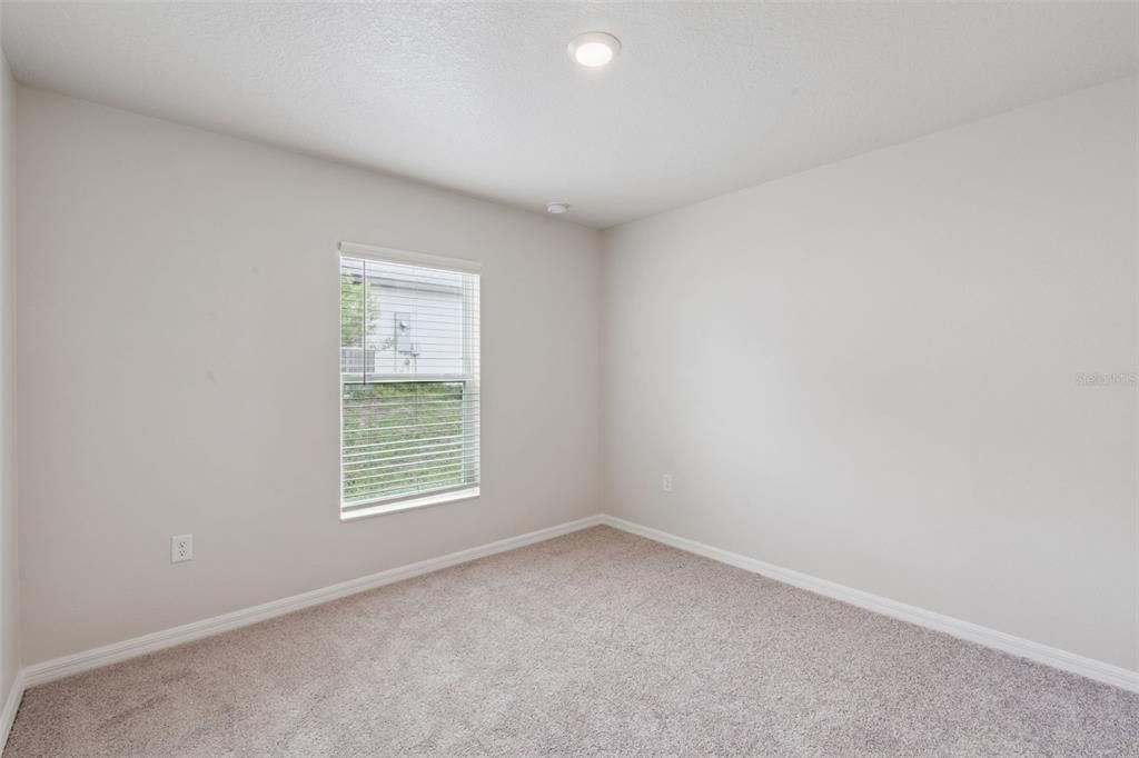 Activo con contrato: $335,000 (5 camas, 3 baños, 1944 Pies cuadrados)