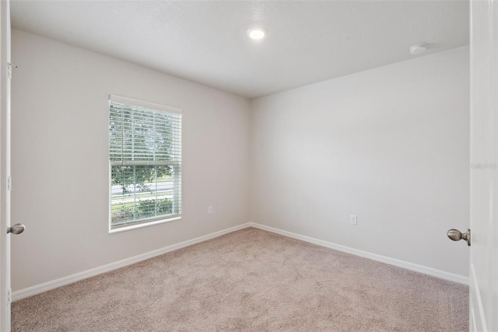 Activo con contrato: $335,000 (5 camas, 3 baños, 1944 Pies cuadrados)