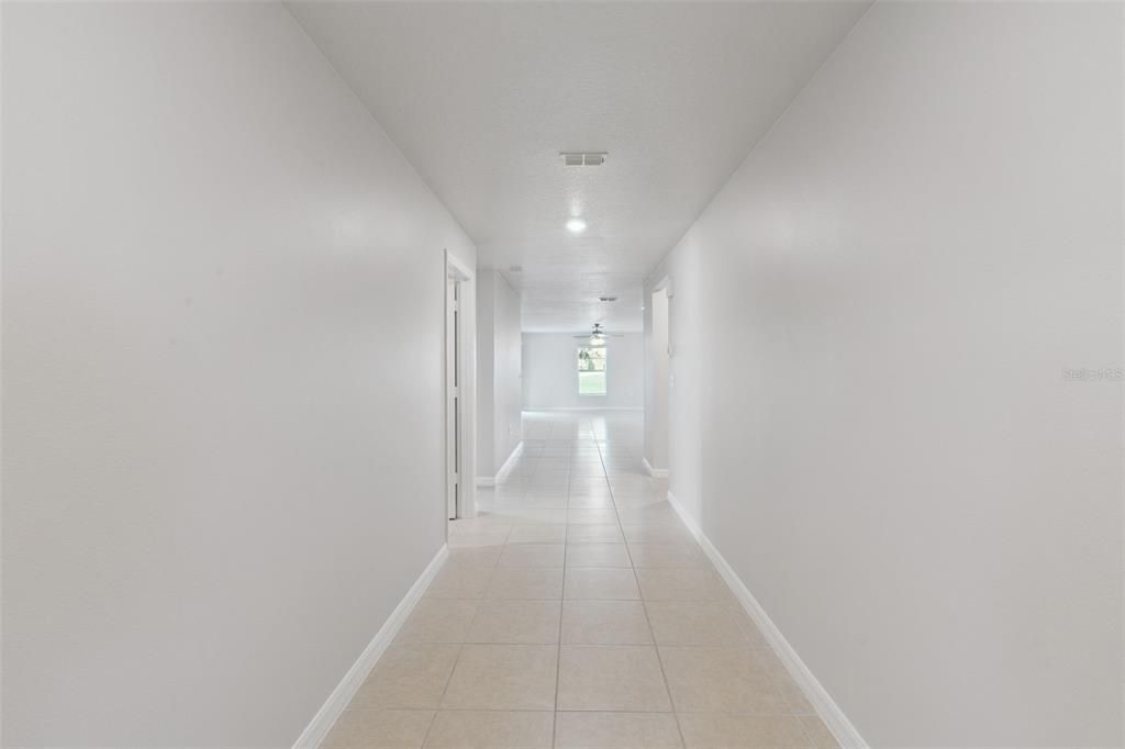 Activo con contrato: $335,000 (5 camas, 3 baños, 1944 Pies cuadrados)