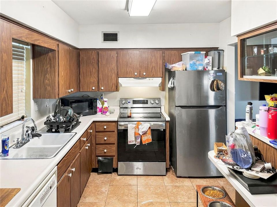 For Sale: $325,000 (2 beds, 2 baths, 1145 Square Feet)