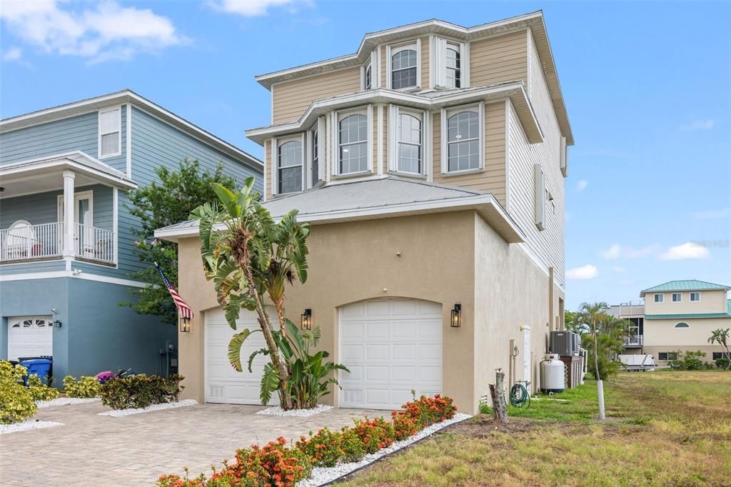 For Rent: $4,400 (4 beds, 3 baths, 3096 Square Feet)
