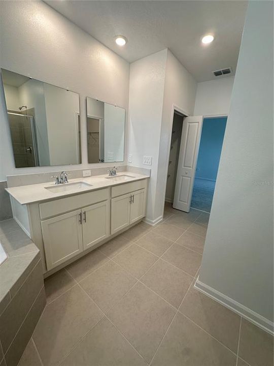 En Renta: $2,995 (5 camas, 3 baños, 2455 Pies cuadrados)