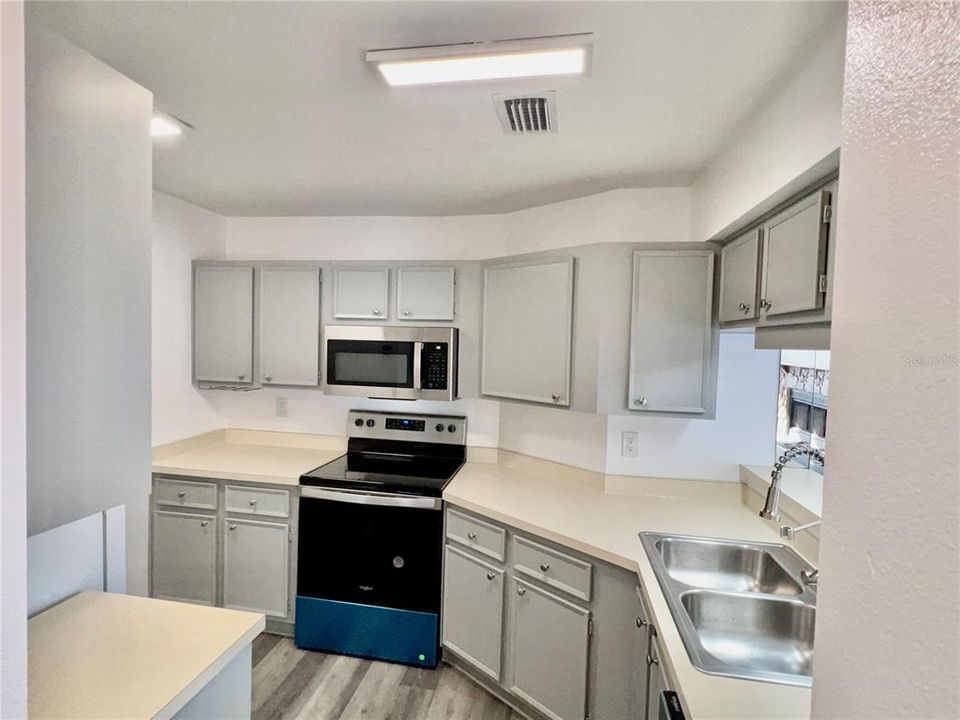 For Rent: $1,575 (2 beds, 2 baths, 912 Square Feet)