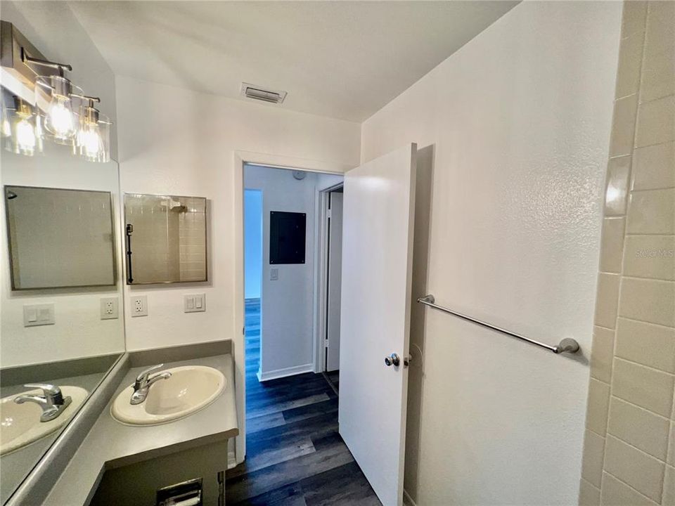 For Rent: $1,575 (2 beds, 2 baths, 912 Square Feet)