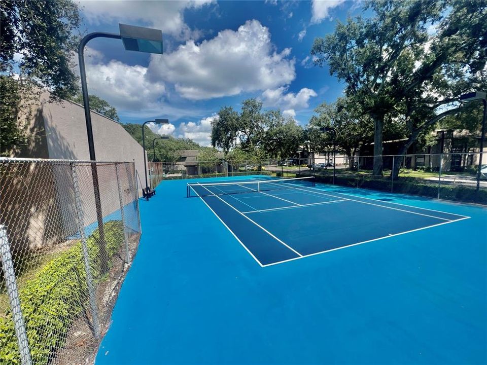 For Rent: $1,575 (2 beds, 2 baths, 912 Square Feet)