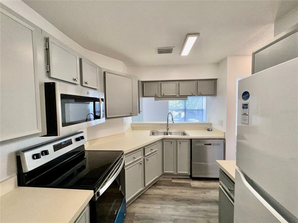 For Rent: $1,575 (2 beds, 2 baths, 912 Square Feet)