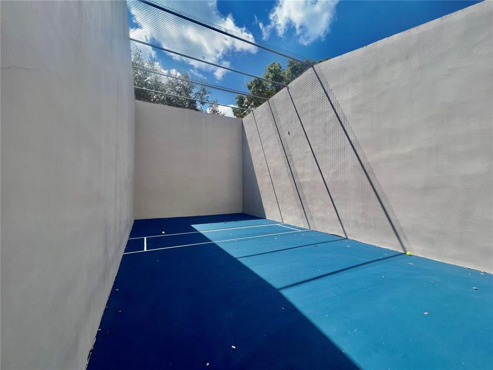 For Rent: $1,575 (2 beds, 2 baths, 912 Square Feet)