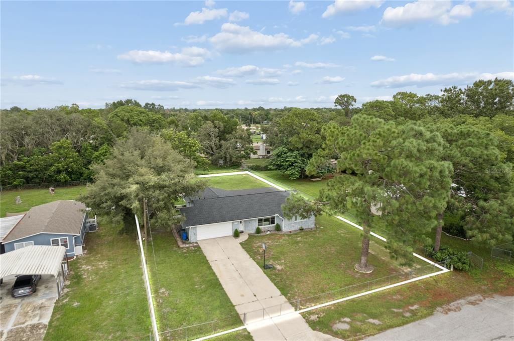 For Sale: $350,000 (3 beds, 3 baths, 1749 Square Feet)