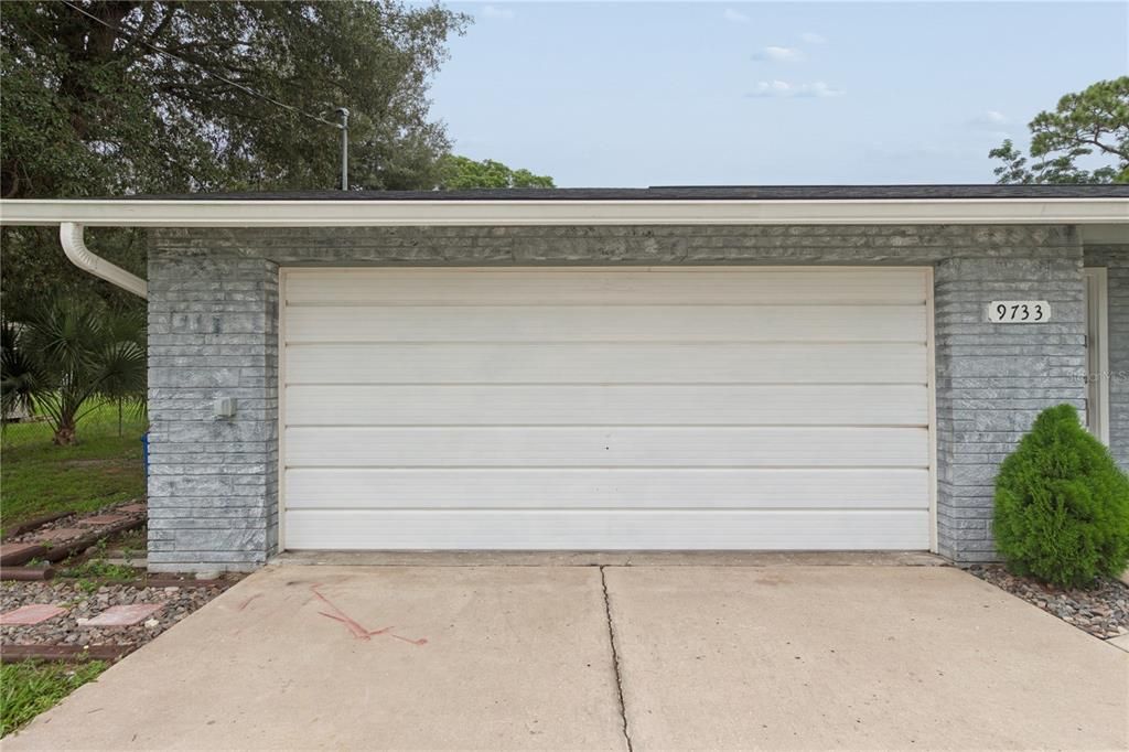 For Sale: $350,000 (3 beds, 3 baths, 1749 Square Feet)