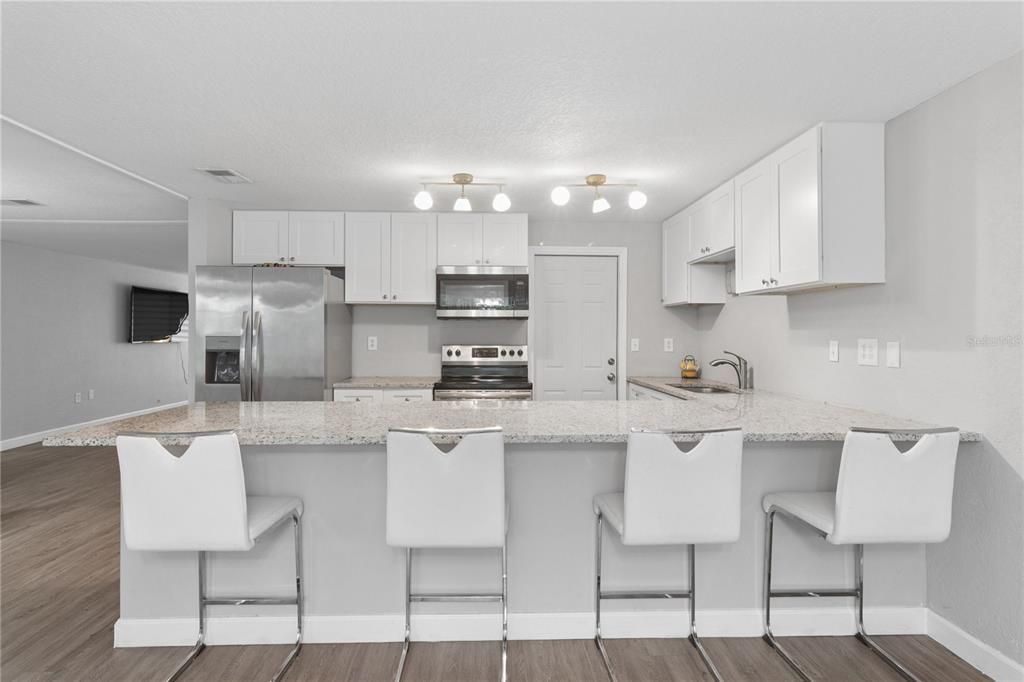 For Sale: $350,000 (3 beds, 3 baths, 1749 Square Feet)