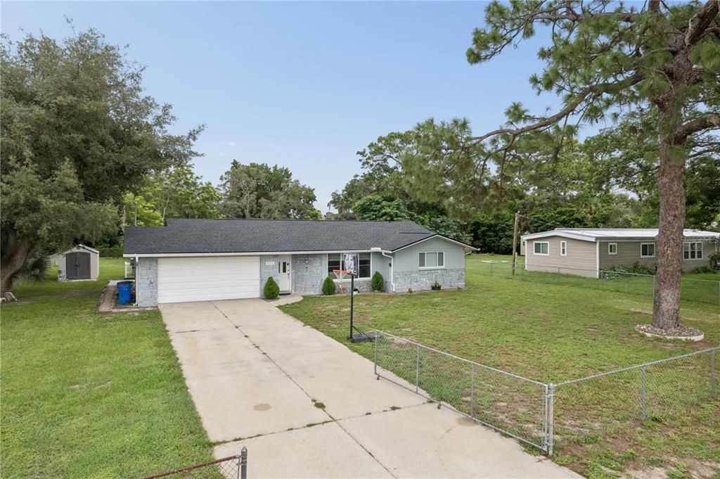 For Sale: $350,000 (3 beds, 3 baths, 1749 Square Feet)