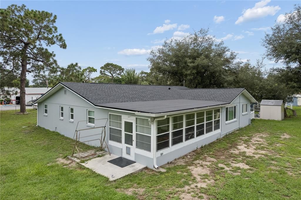 For Sale: $350,000 (3 beds, 3 baths, 1749 Square Feet)