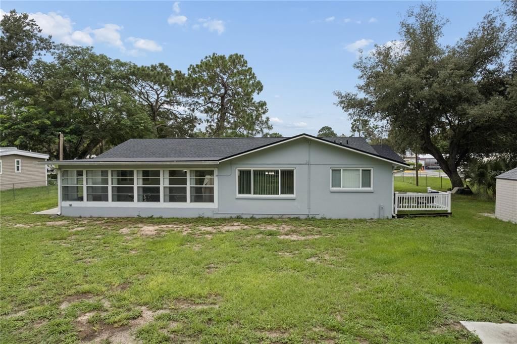 For Sale: $350,000 (3 beds, 3 baths, 1749 Square Feet)