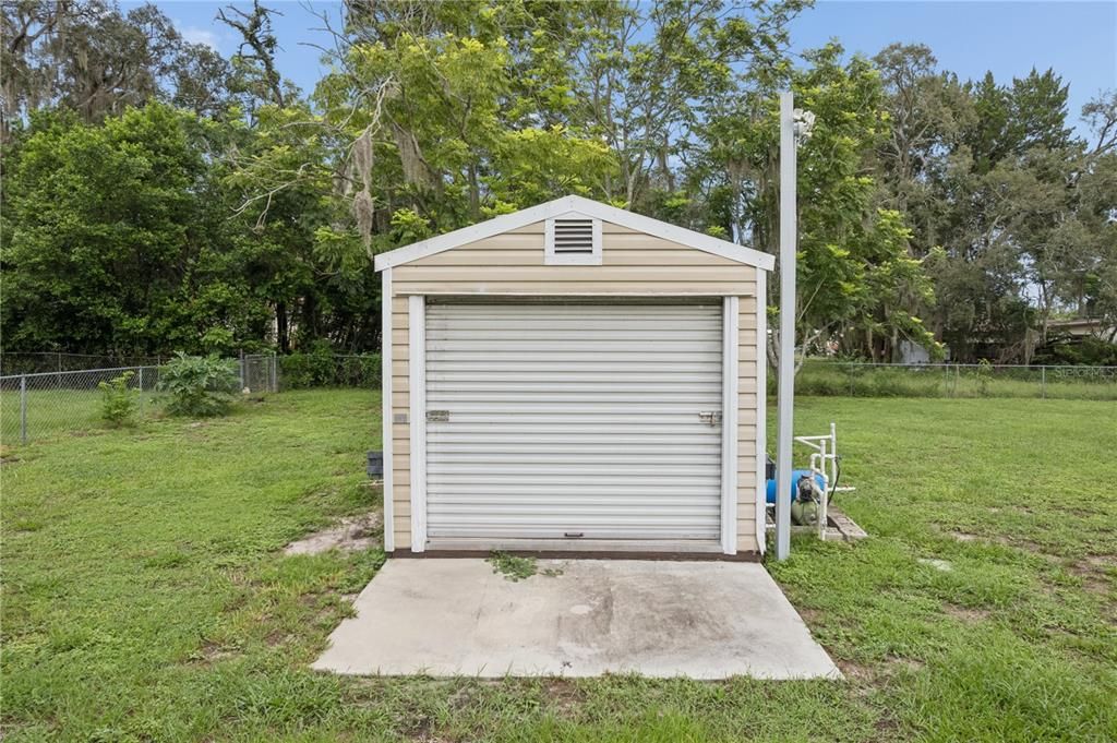 For Sale: $350,000 (3 beds, 3 baths, 1749 Square Feet)