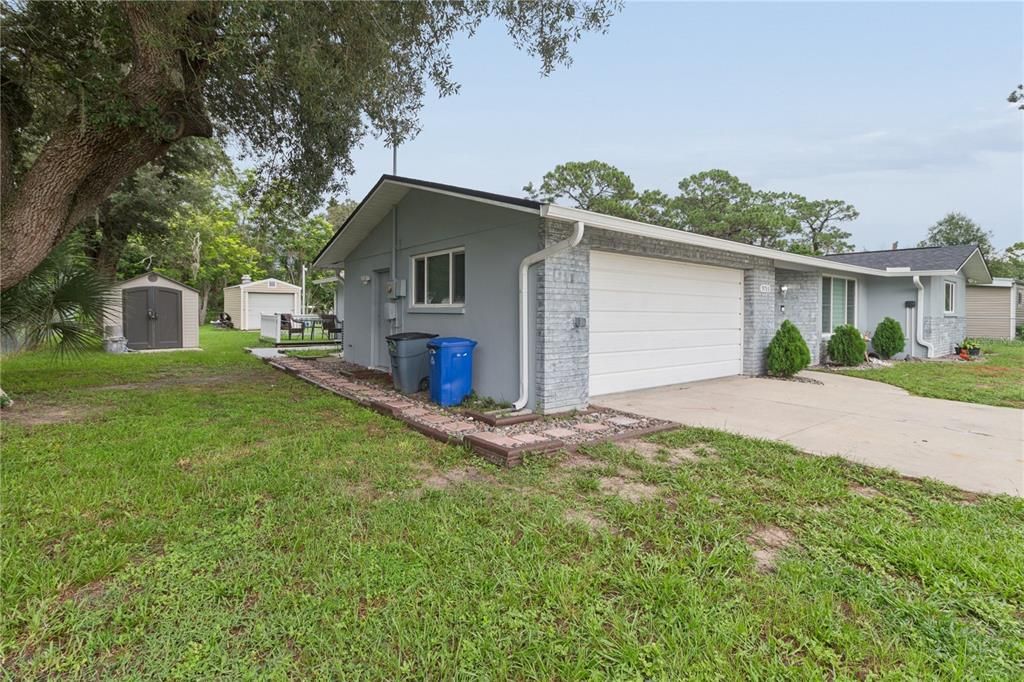 For Sale: $350,000 (3 beds, 3 baths, 1749 Square Feet)