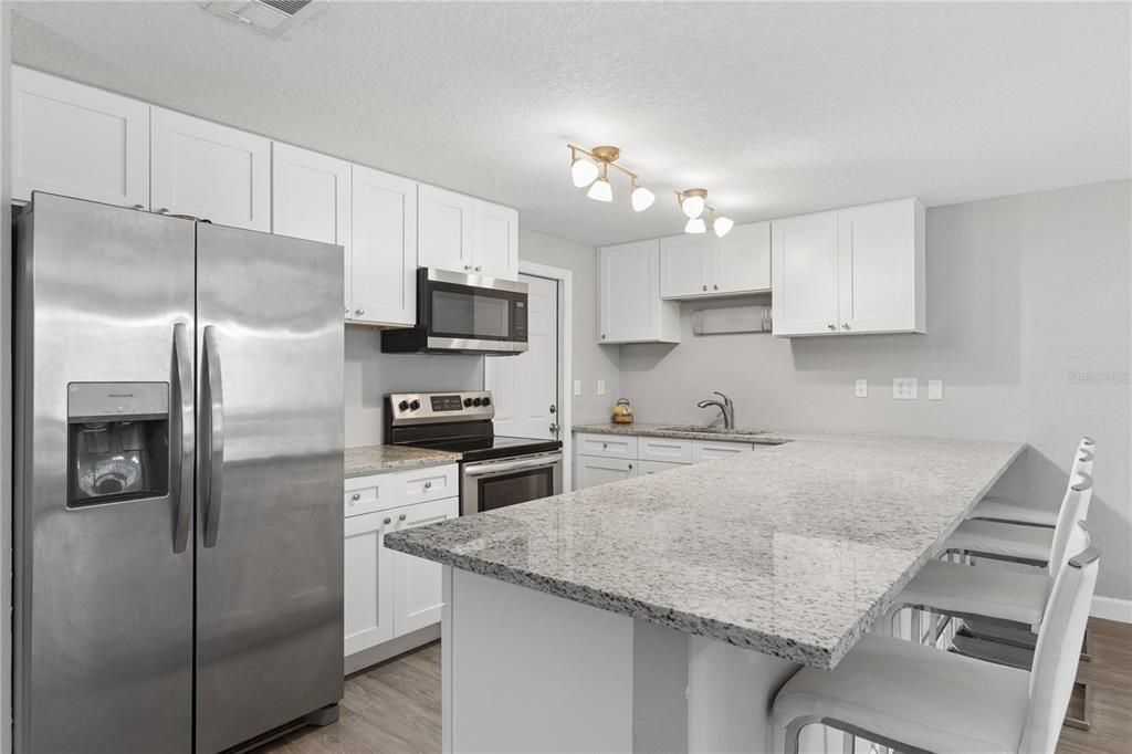 For Sale: $350,000 (3 beds, 3 baths, 1749 Square Feet)