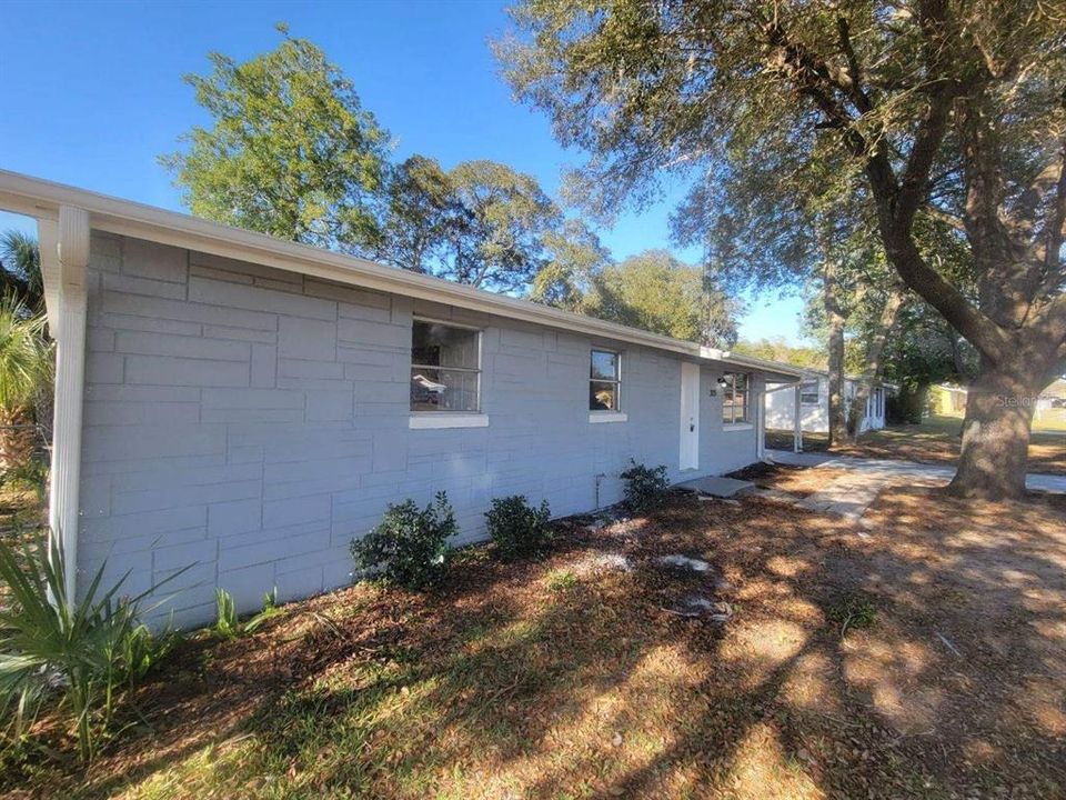 For Rent: $1,400 (3 beds, 1 baths, 1242 Square Feet)