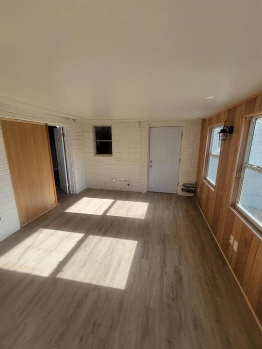 For Rent: $1,400 (3 beds, 1 baths, 1242 Square Feet)