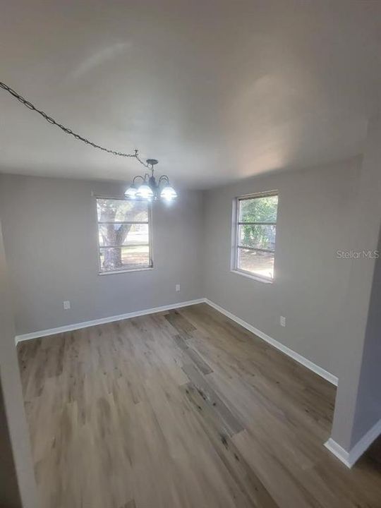 For Rent: $1,400 (3 beds, 1 baths, 1242 Square Feet)