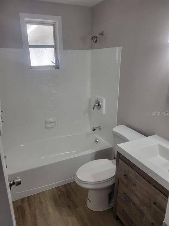 For Rent: $1,400 (3 beds, 1 baths, 1242 Square Feet)