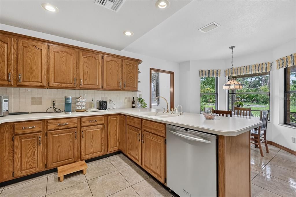 For Sale: $699,900 (4 beds, 3 baths, 3744 Square Feet)