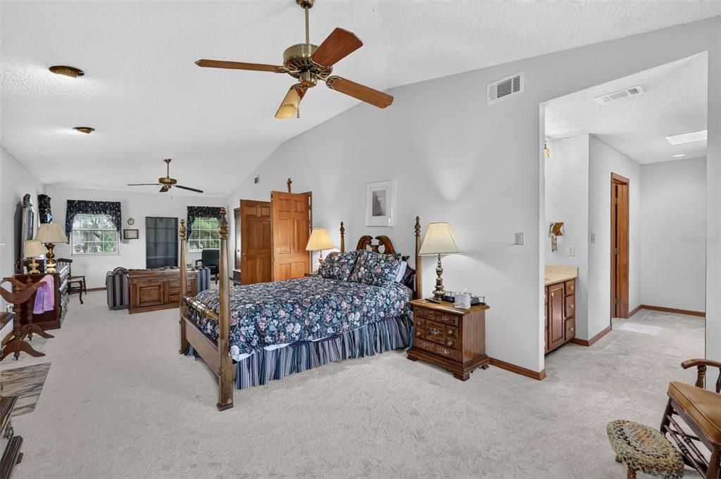 For Sale: $699,900 (4 beds, 3 baths, 3744 Square Feet)