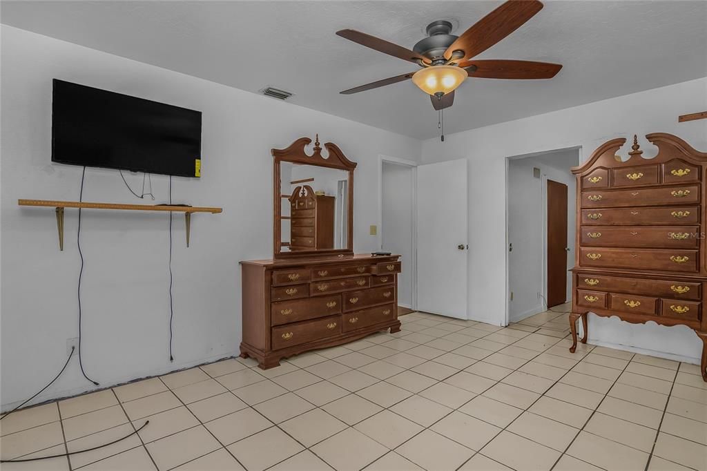 For Sale: $450,000 (4 beds, 2 baths, 2394 Square Feet)