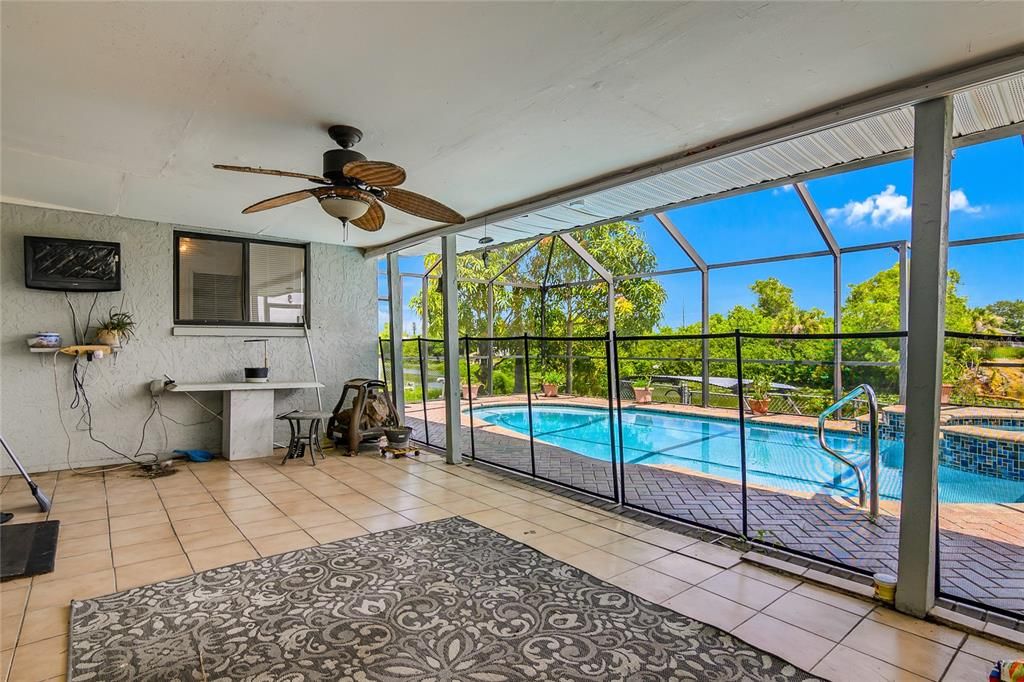 For Sale: $450,000 (4 beds, 2 baths, 2394 Square Feet)
