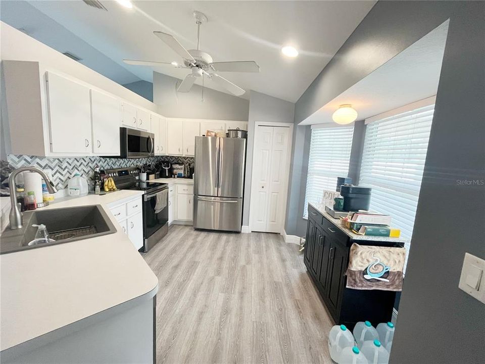 For Sale: $249,900 (3 beds, 2 baths, 1357 Square Feet)