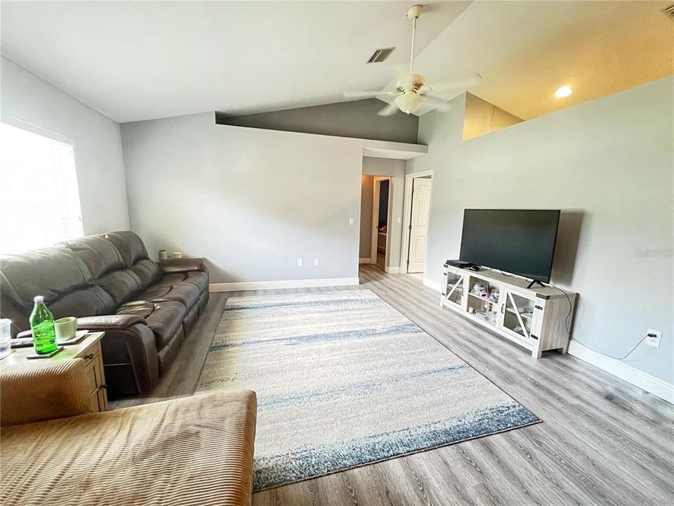 For Sale: $249,900 (3 beds, 2 baths, 1357 Square Feet)