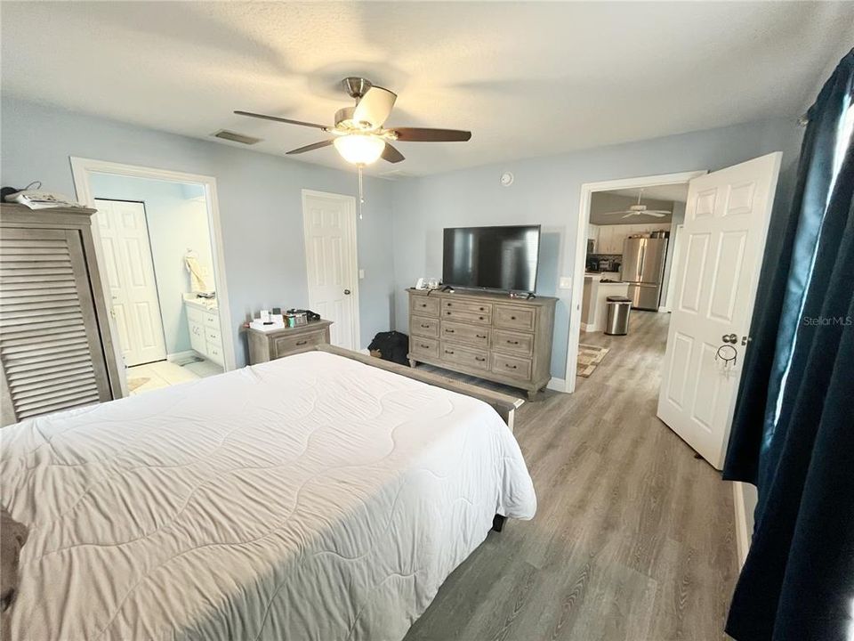 For Sale: $249,900 (3 beds, 2 baths, 1357 Square Feet)