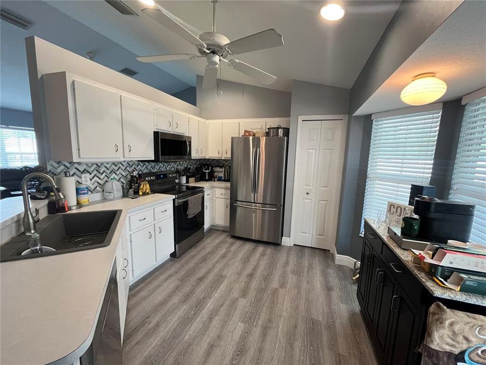 For Sale: $249,900 (3 beds, 2 baths, 1357 Square Feet)